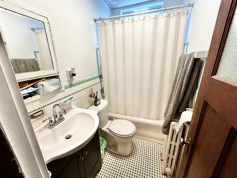 Varsity Management - 809 E. Kingsley — Photo 7