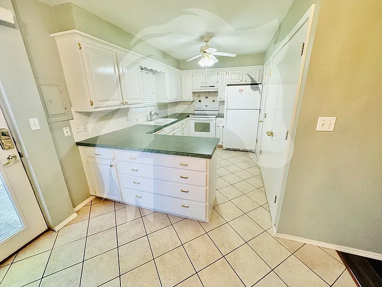 1420 Texas Ave — Photo 12