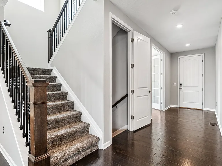 490 W Ridge Cir — Photo 6