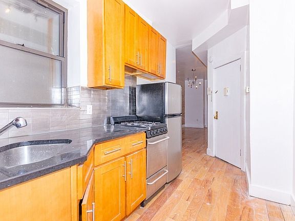 2nd image of 401 Suydam St #7V