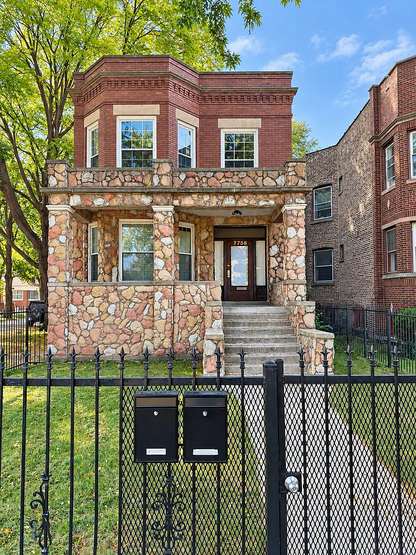 3 bed, 1800 sqft, $1,850 — Photo 1