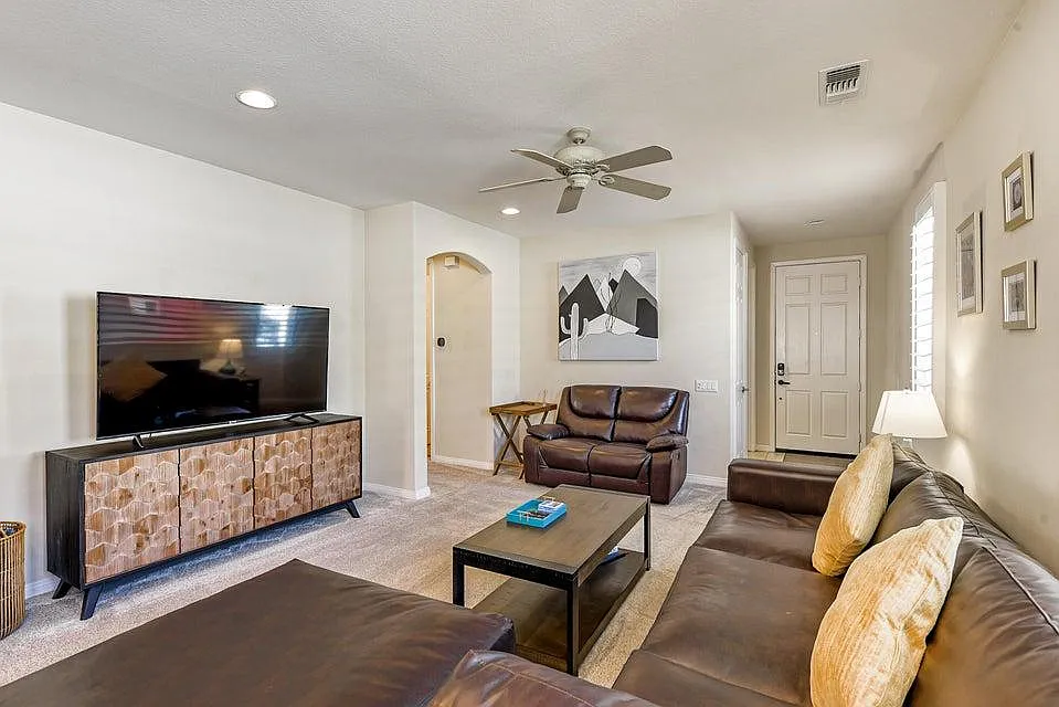 2 bed, 1374 sqft, $2,600 — Photo 4