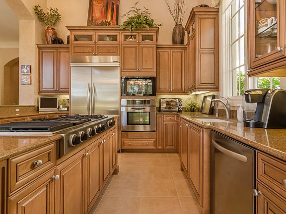 Gourmet kitchen
