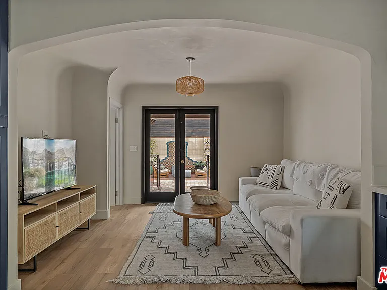 8822 Rosewood Ave — Photo 13