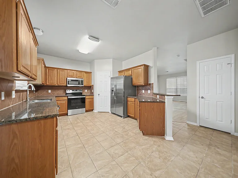6206 Bridgewood Dr — Photo 4