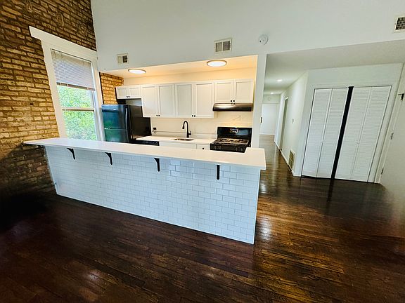 2nd image of 2211 N Bissell St #3