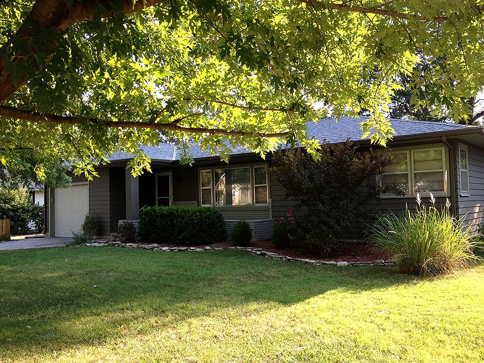 1st image of 104 N Adams St