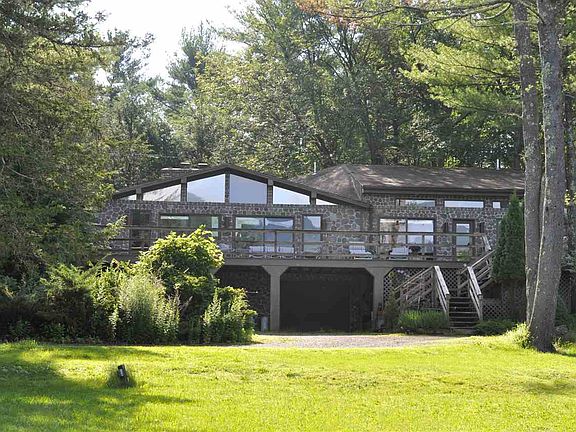 2nd image of 31 Pond Ln