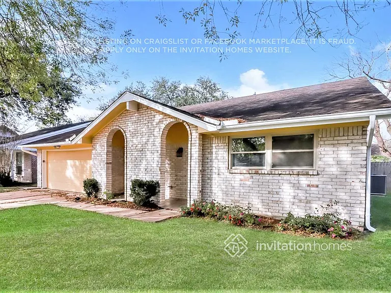 2104 Yorktown Ct N — Photo 2