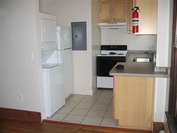 Kitchen (1 BR)