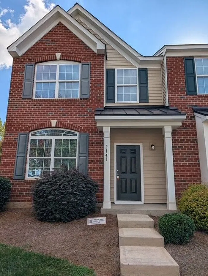 3 bed, 2.5 bath, 1320 sqft, $1,754 — Photo 1