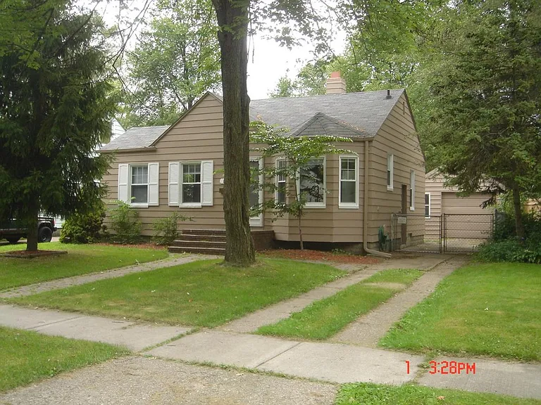 1521 N Vermont Ave — Photo 2