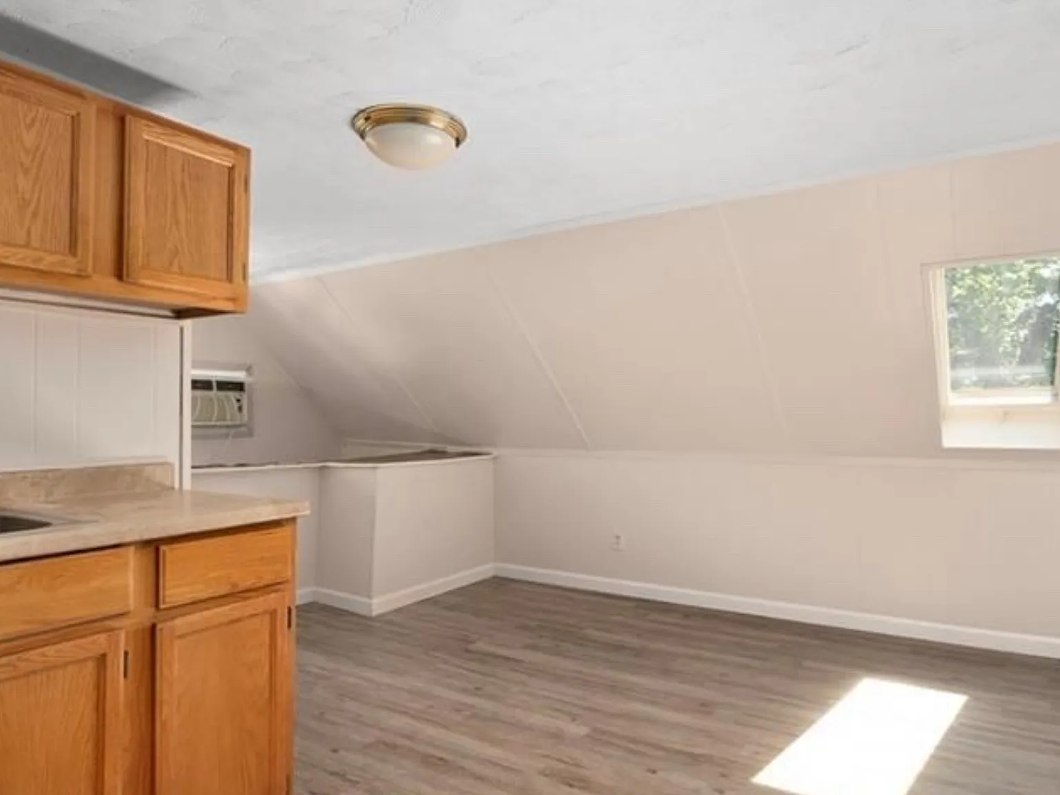 Studio, 750 sqft, $1,500 — Photo 4