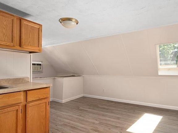 4th image of 37-39 Remington St #3