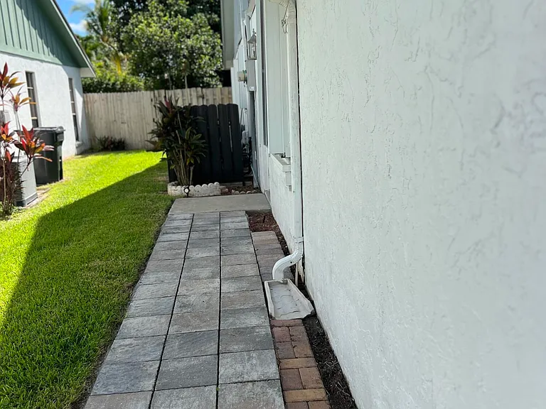 12026 Suellen Cir #B — Photo 7
