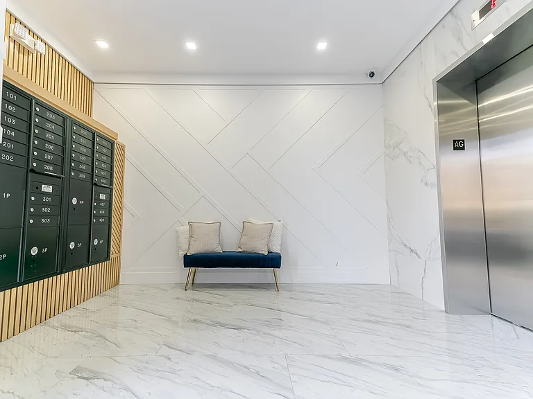 The Central — Photo 17