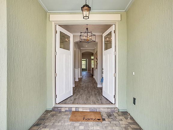 5th image of 371 Glenneyre Cir