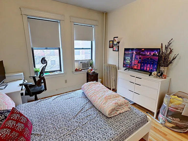 76 Quint Ave — Photo 4