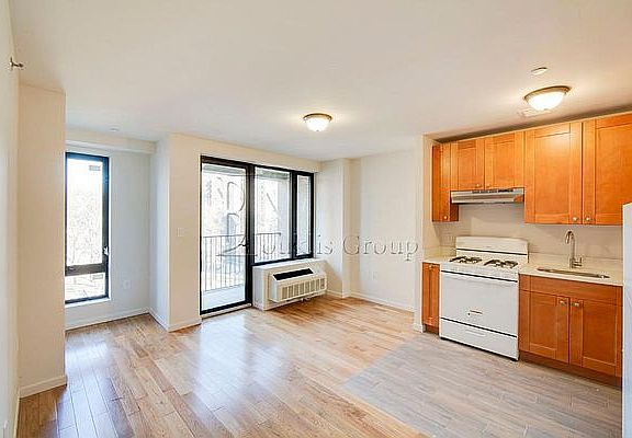 3rd image of 42 E 132nd St APT 4A