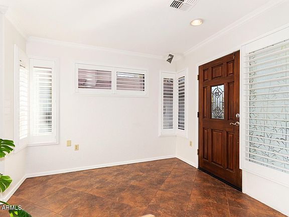 5th image of 709 N May St