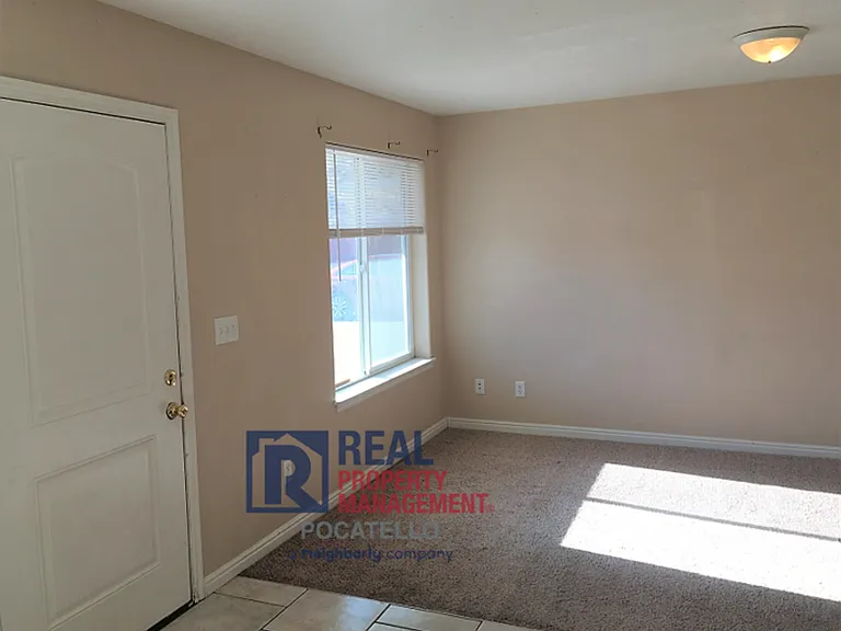 1592 Zener St — Photo 7