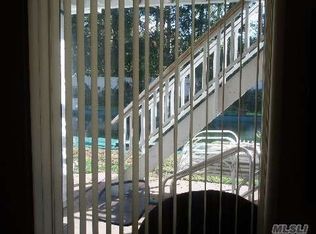 15 Shaker Ridge Ln, Commack, NY 11725