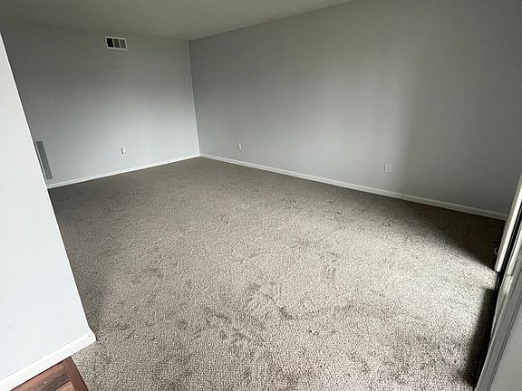 4th image of 25 Coolbrook Ct #D