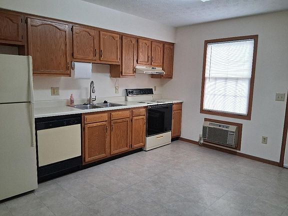 3rd image of 635 Mumford Dr #C