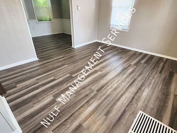 2nd image of 811 Sherman Ave