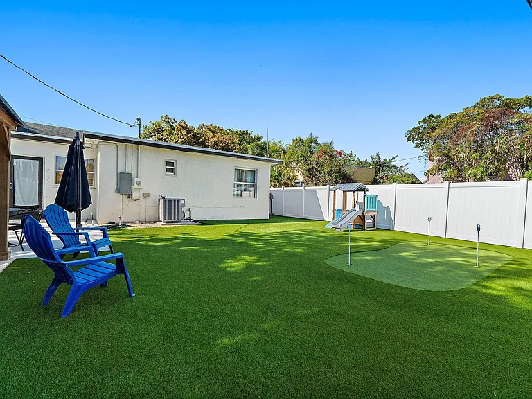 423 Avenida Alegre — Photo 32