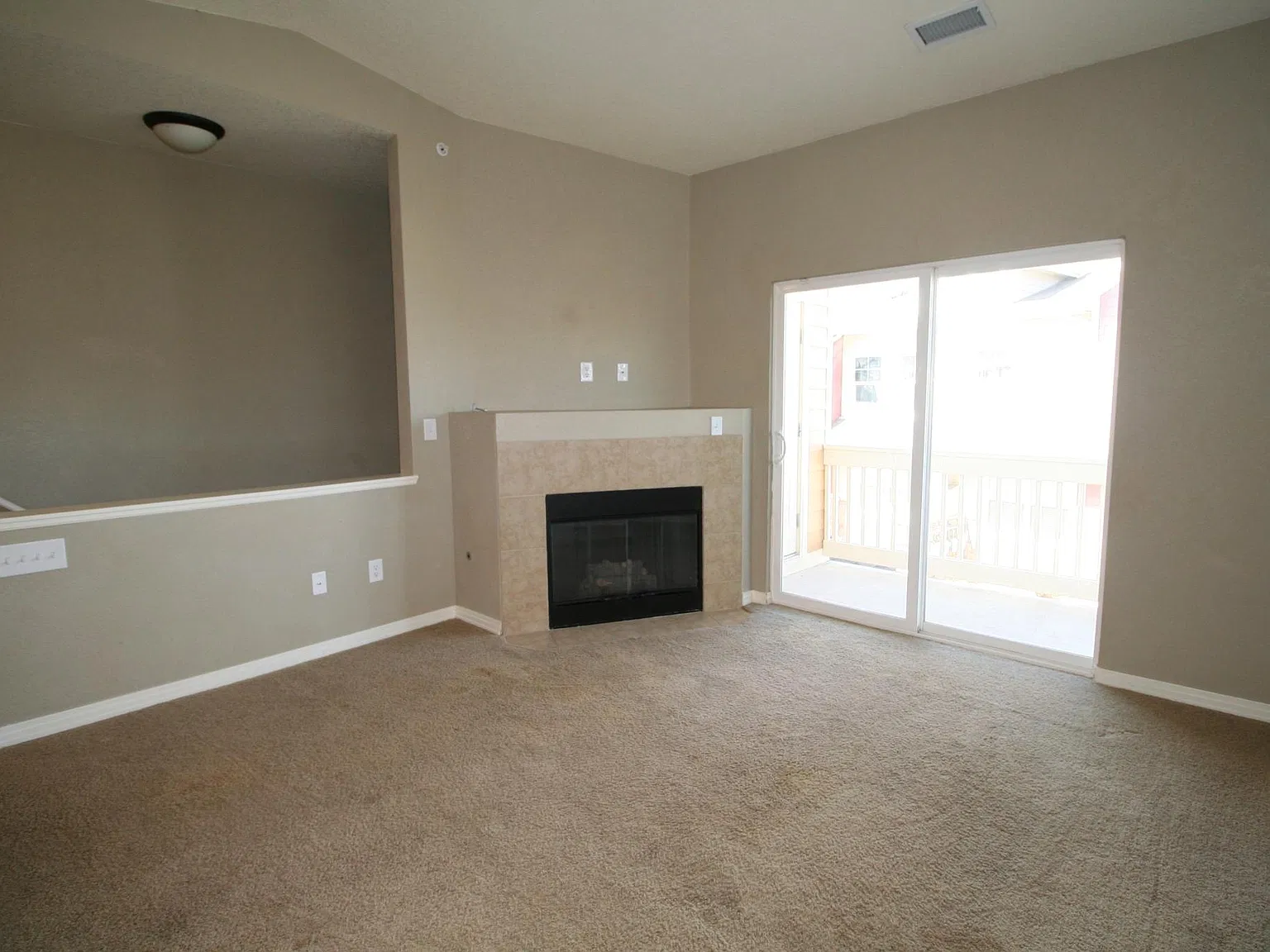 2 bed, 1205 sqft, $2,100 — Photo 3