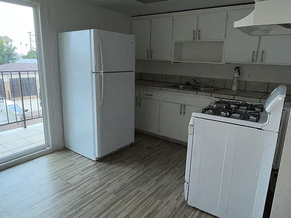 2nd image of 80 Oaklawn Ave #D
