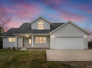 8866 Hough Rd, Almont, MI 48003