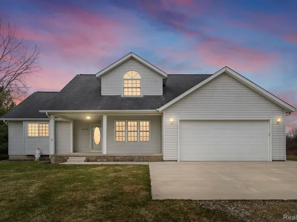 8866 Hough Rd, Almont, MI 48003