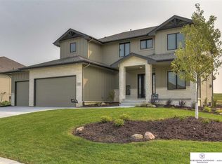 11607 Cooper St, Papillion, NE 68046