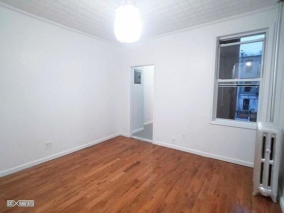 4th image of 218 Kingsland Ave APT 4