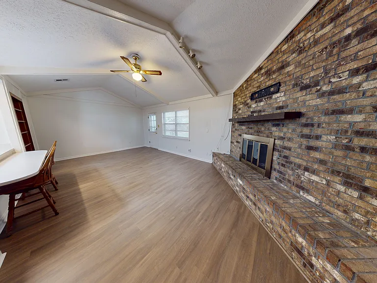 1212 Hillman St — Photo 11