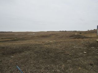 4606 Crown Point Rd NW, Mandan, ND 58554