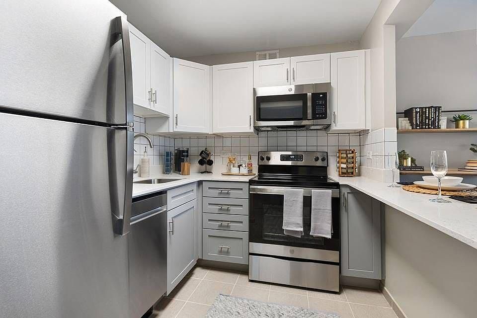1st image of 428 E Ontario St #805
