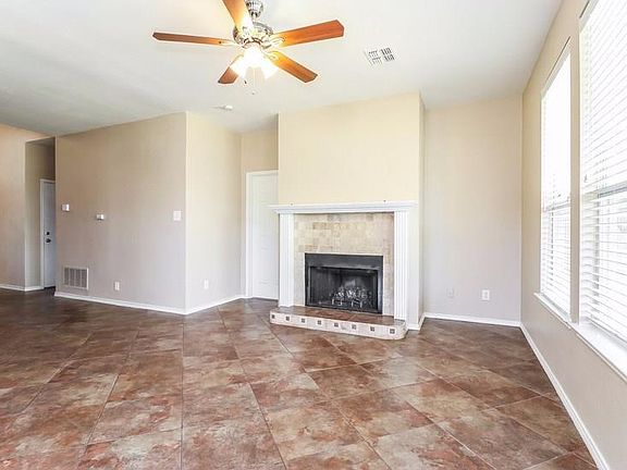 4th image of 3309 York Dr