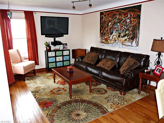 3rd image of 4860 W 227th St
