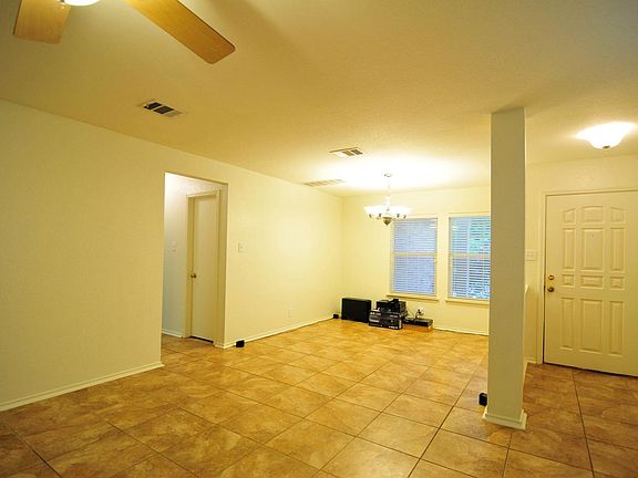 3rd image of 1413 Meadow Pkwy