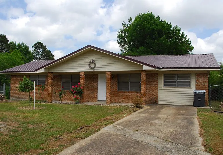 109 Ralph Dr — Photo 1