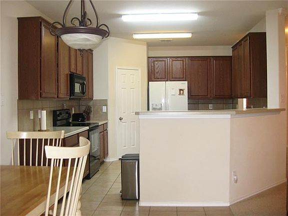5th image of 6005 Sun Ray Dr