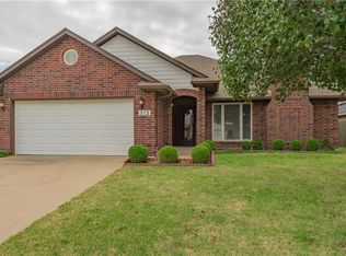 512 Fire Light Dr, Moore, OK 73160