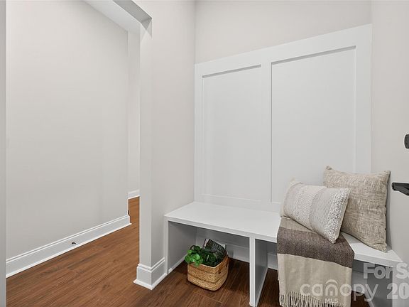 3rd image of 3219 Credenza Rd