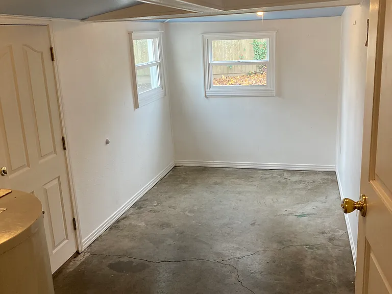 1231 Elm St NW — Photo 8