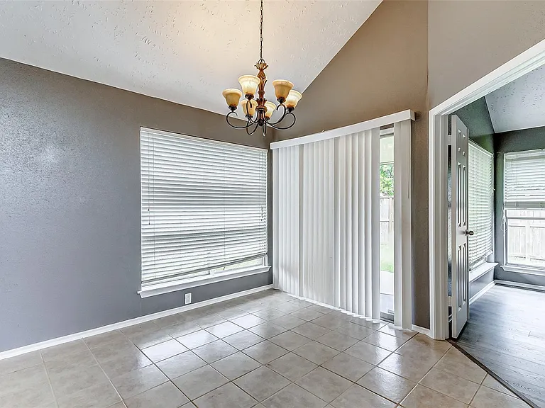 8410 Fawn Wind Ct — Photo 16