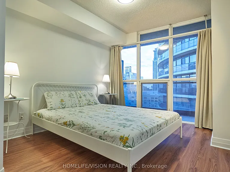 25 Carlton St #1906 — Photo 5