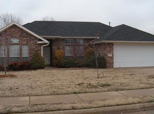 232 Briarhill Dr, Farmington, AR 72730